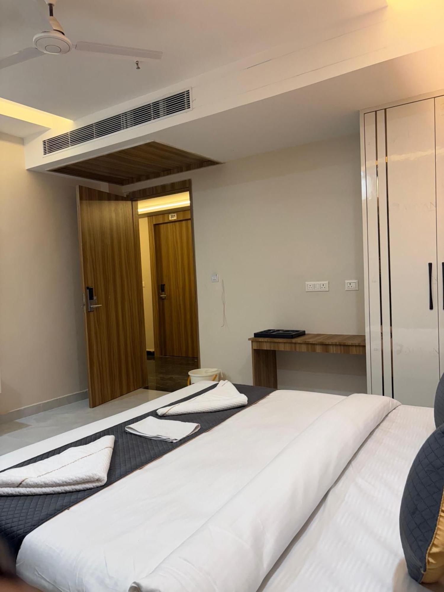 The Janki Hotel Ayodhya Exterior photo