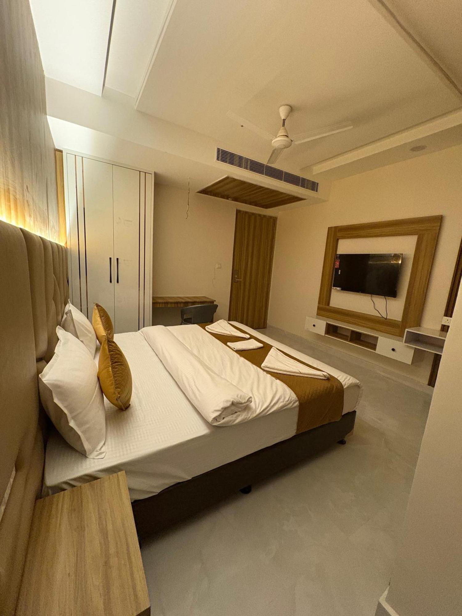 The Janki Hotel Ayodhya Exterior photo