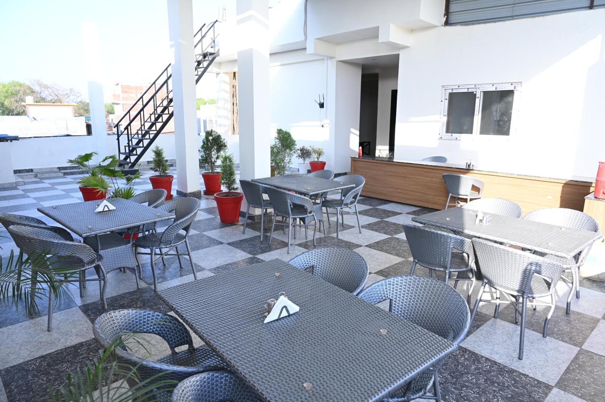 The Janki Hotel Ayodhya Exterior photo